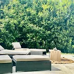 Green Escape Guesthouse With Pool In Villa