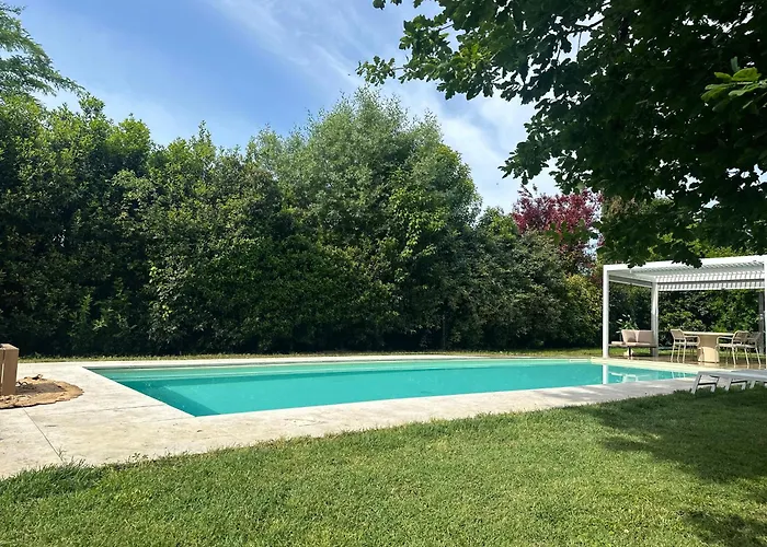 Green Escape Guesthouse With Pool In Villa