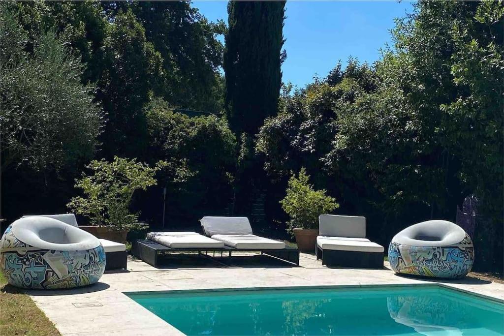 Escape With Pool In